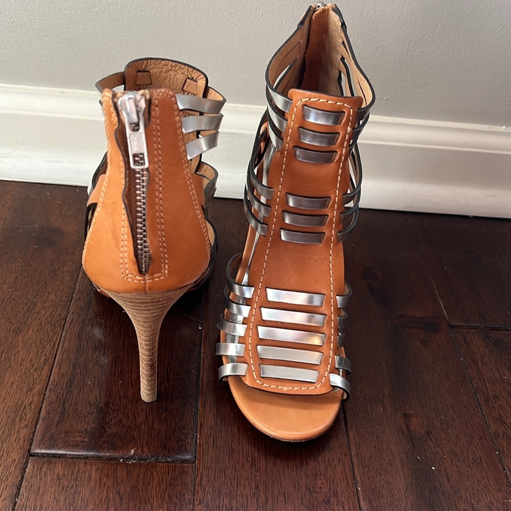 Coach Lucy Veg LTHR/MIRROR MET Ginger/silver Sandal Heel Size 8
